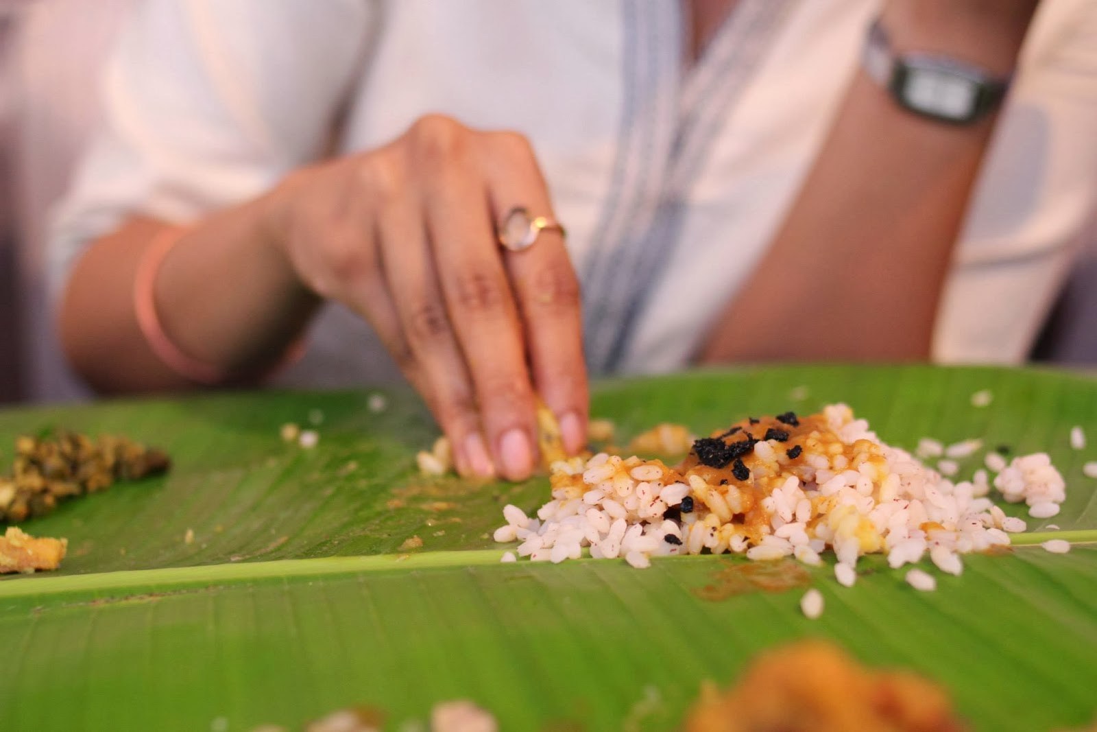 Benefits of eating with hands, AyurHealing Hospital